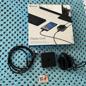 IMG_5860 Second-hand Microsoft Display Port Dock (HD-500) with complete orginal box, charger and USB-C cable.