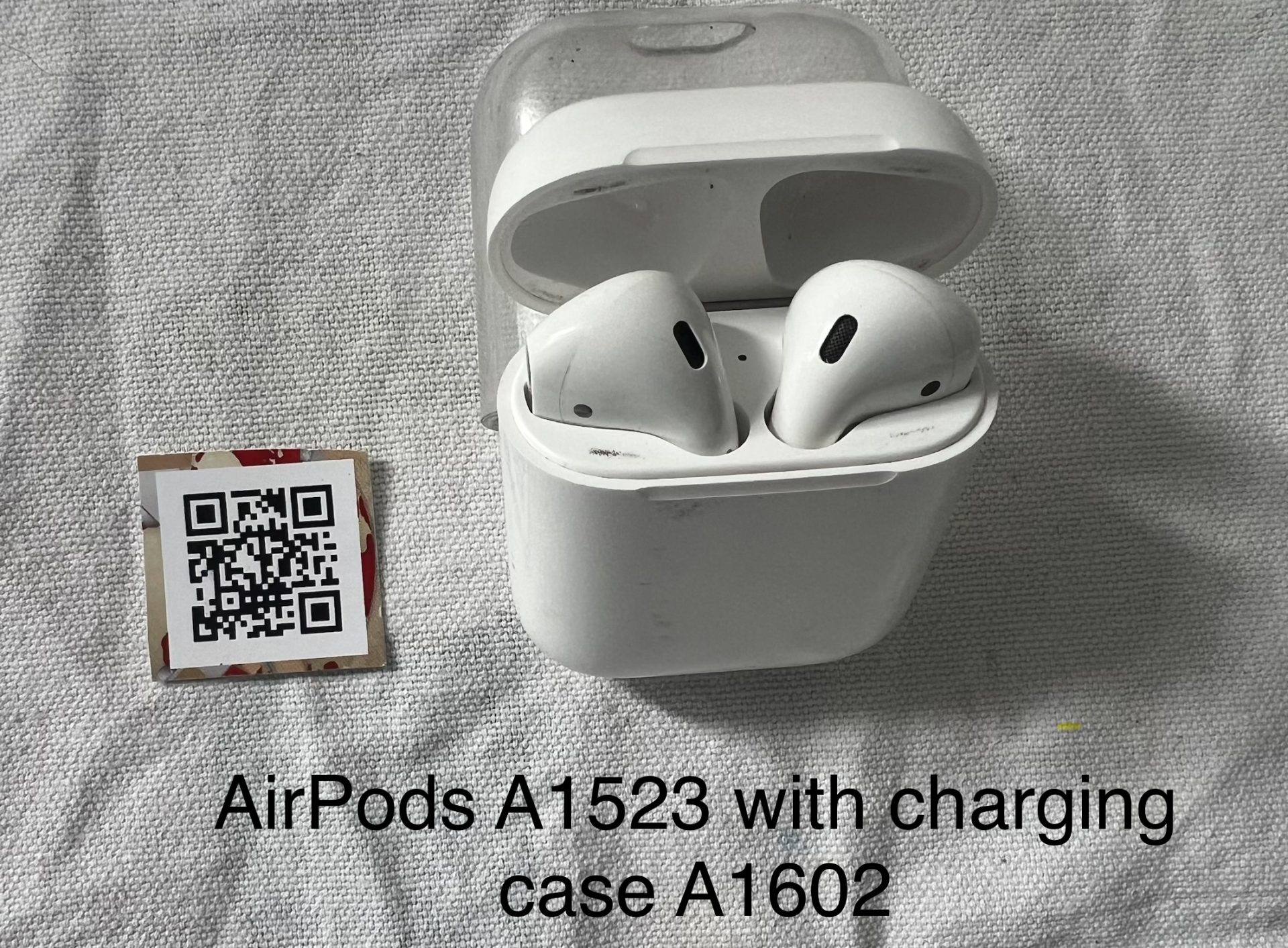 Second-hand Genuine Apple AirPods A1523 with charging Case A1602 tested on IPhone 13 with IOS 26.6.1