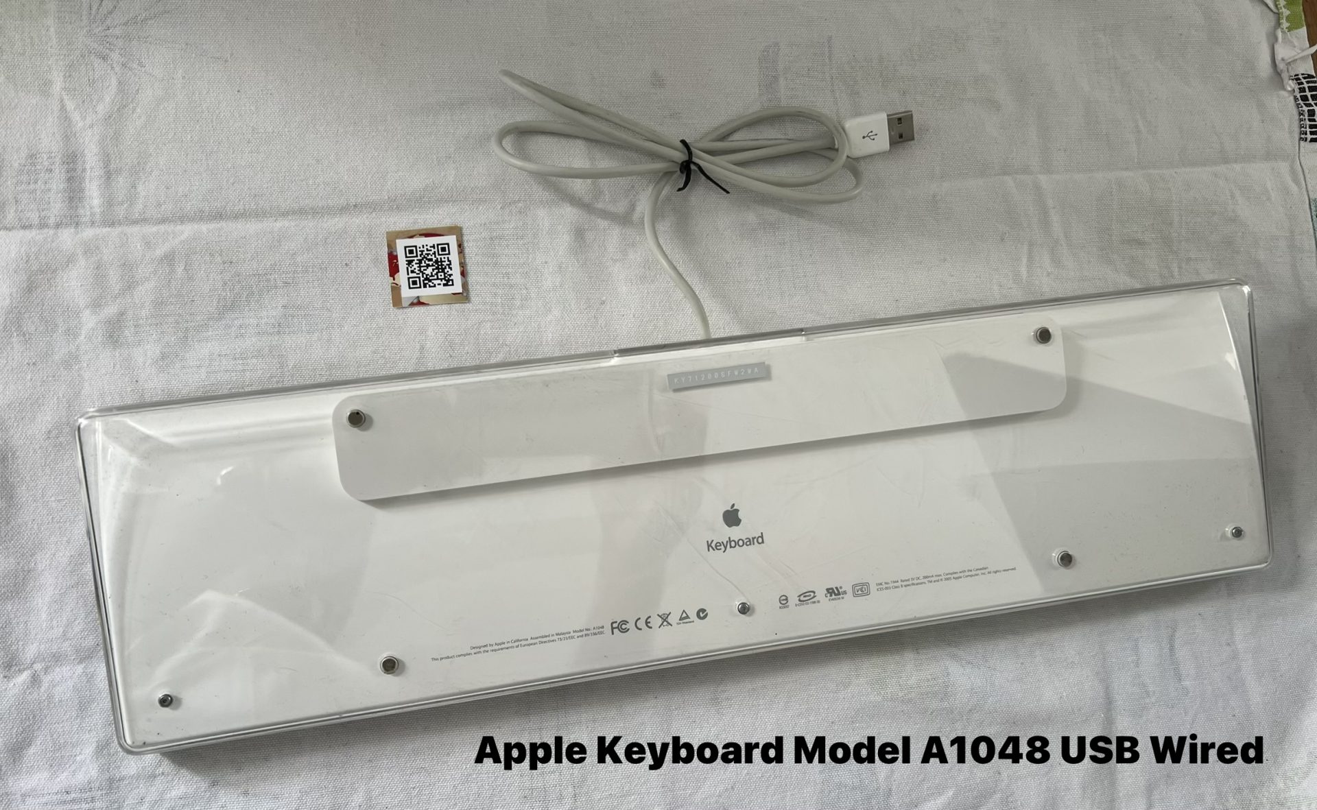 Genuine Apple Keyboard Model A1048 USB Wired
